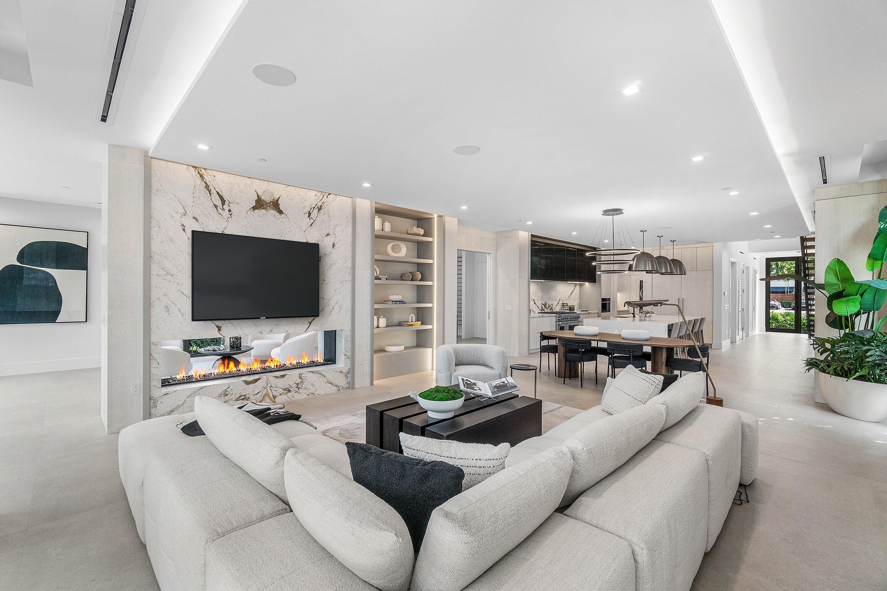 810 Palm Trail