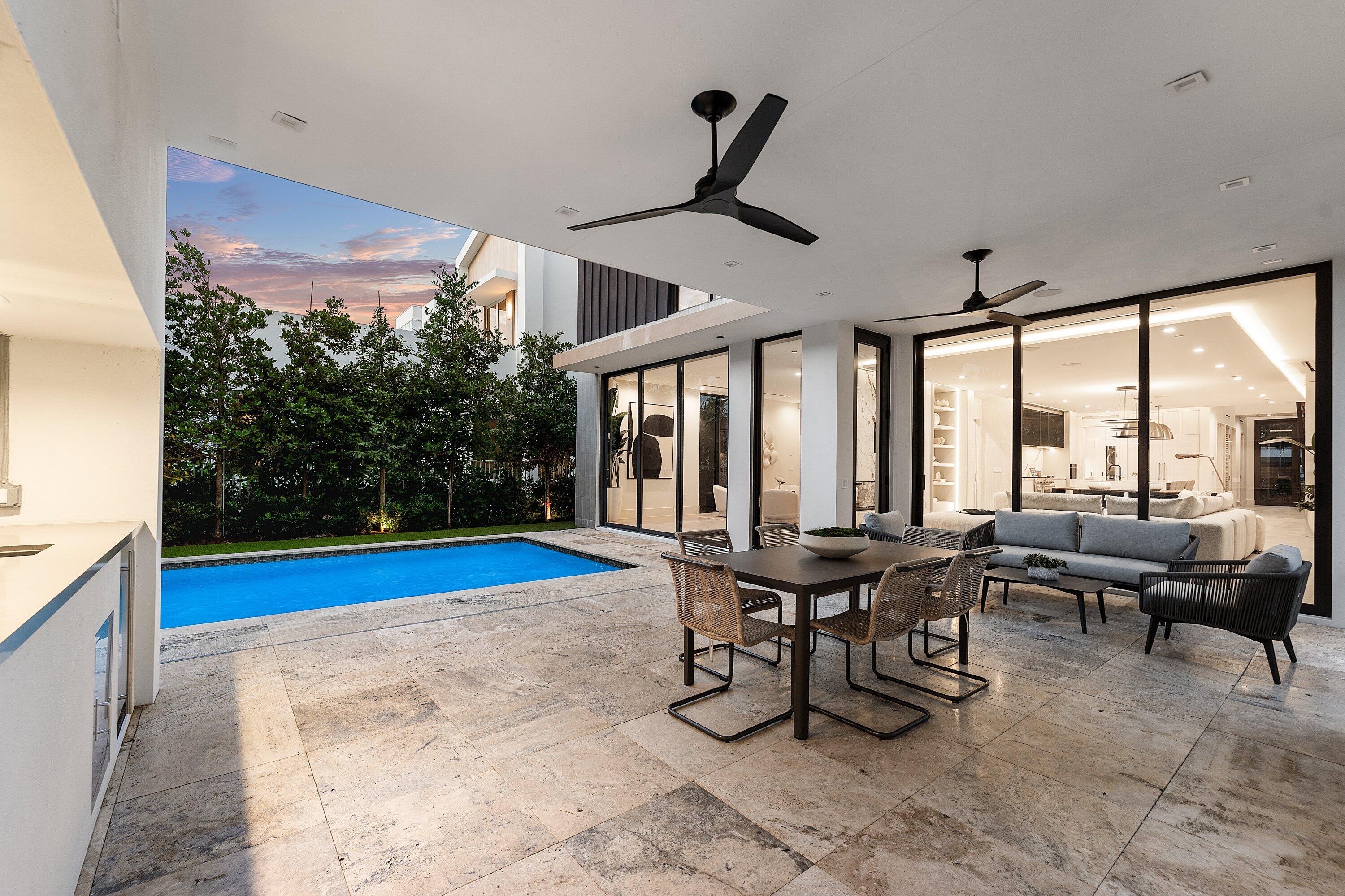 810 Palm Trail