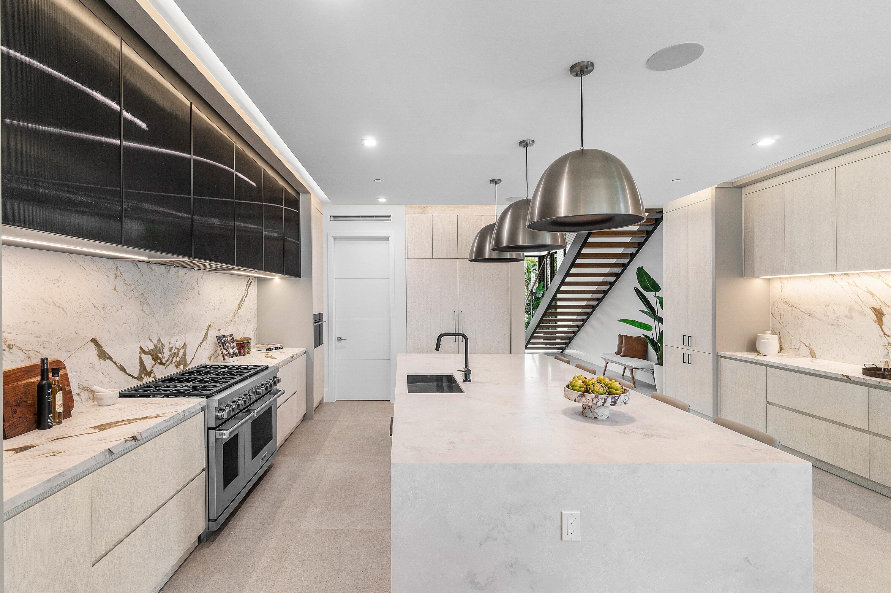 810 Palm Trail