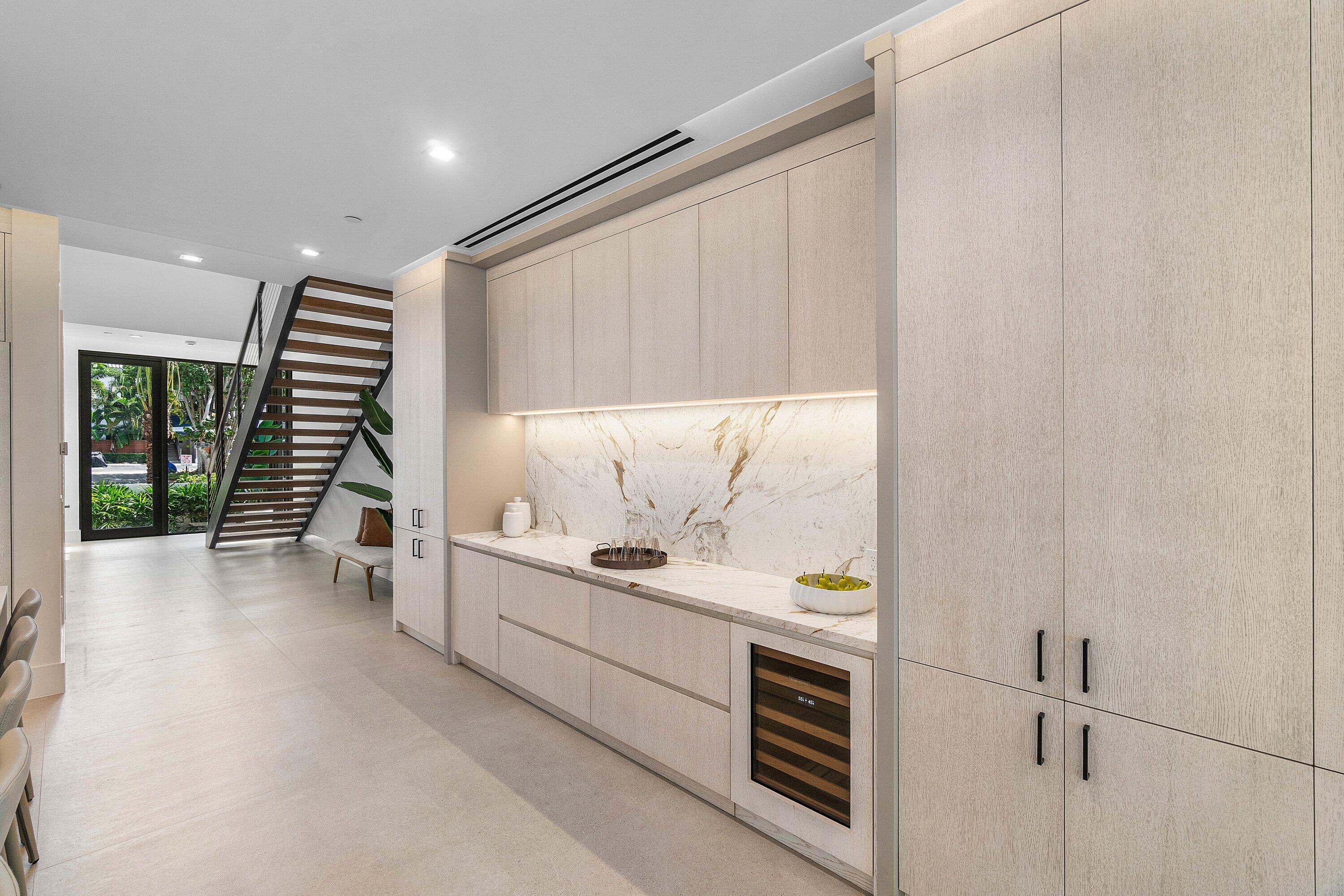 810 Palm Trail
