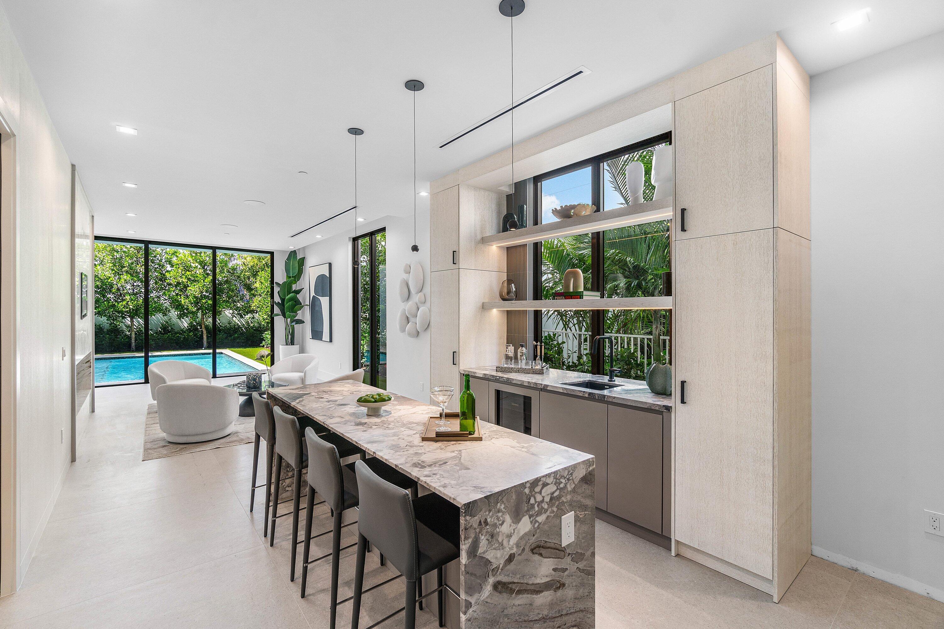 810 Palm Trail