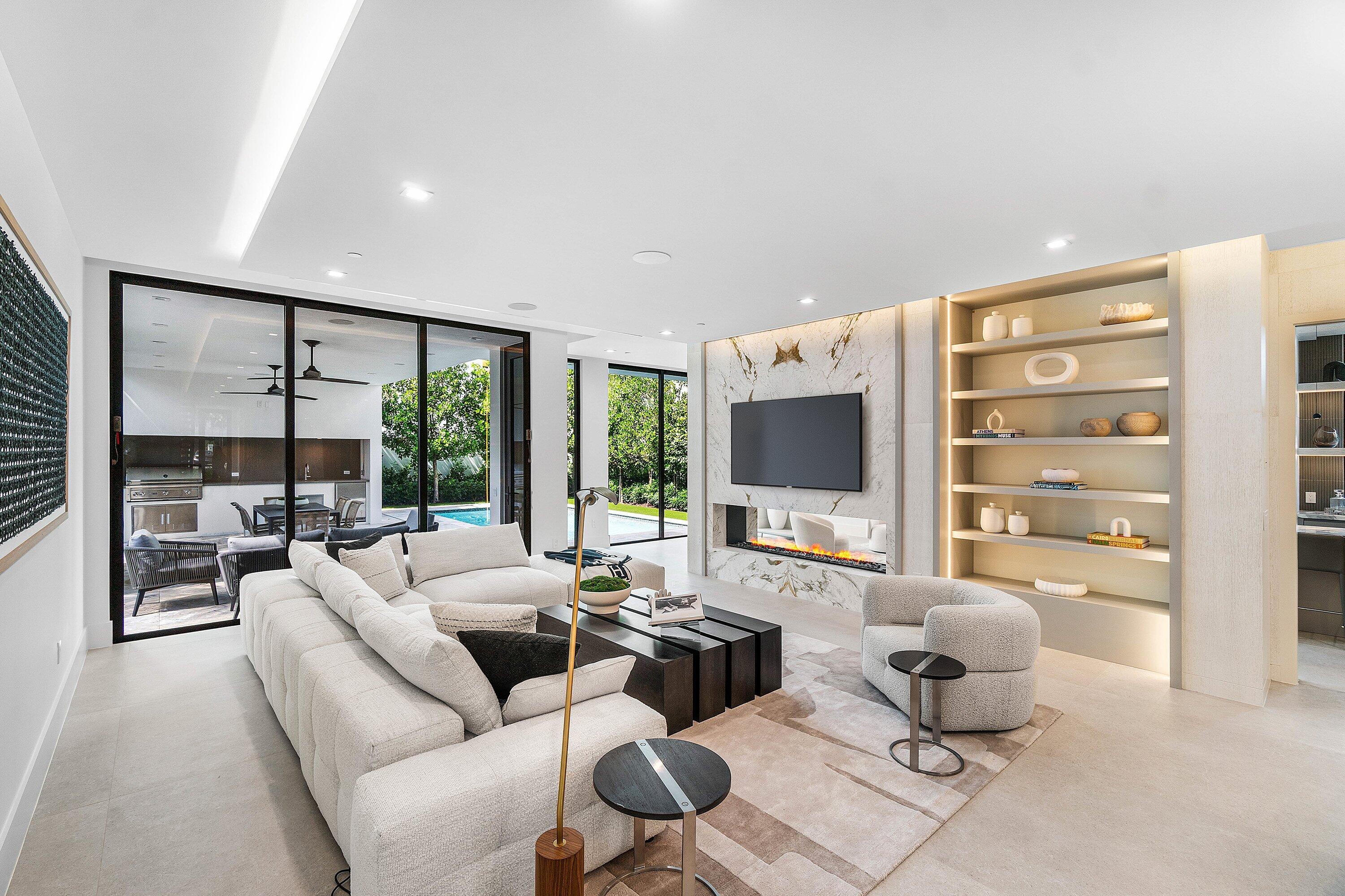 810 Palm Trail