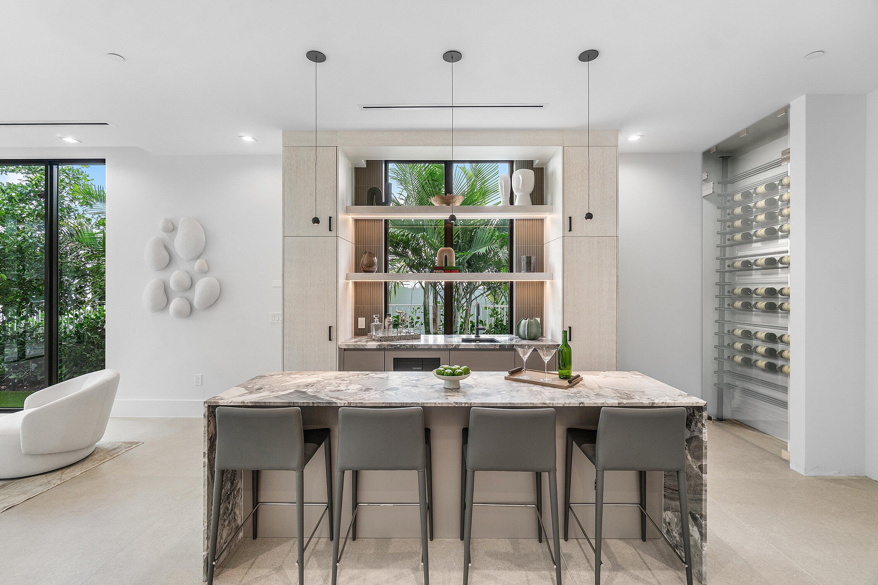 810 Palm Trail