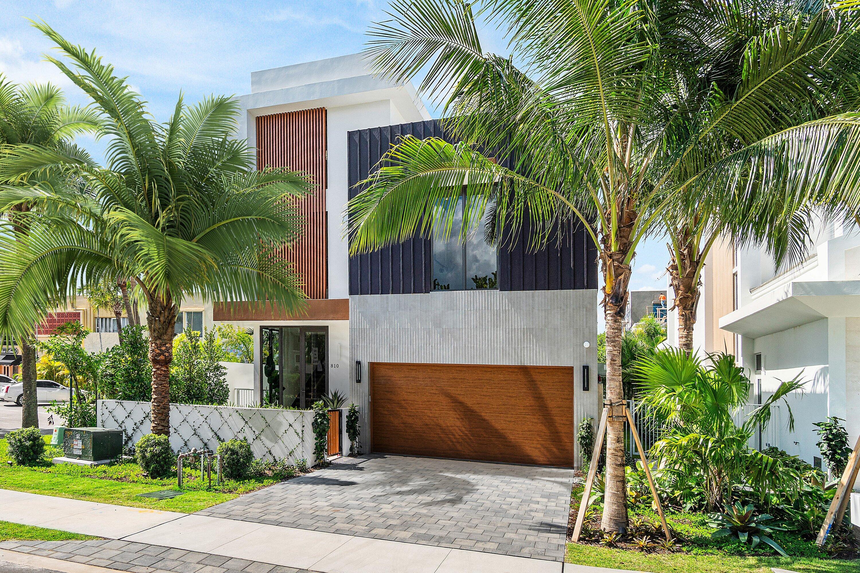 810 Palm Trail