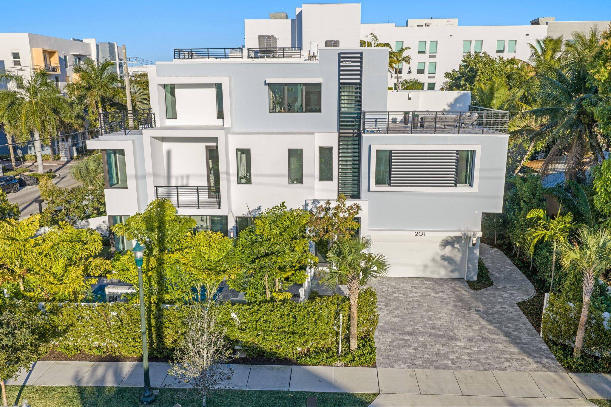 201 SE 4th Avenue