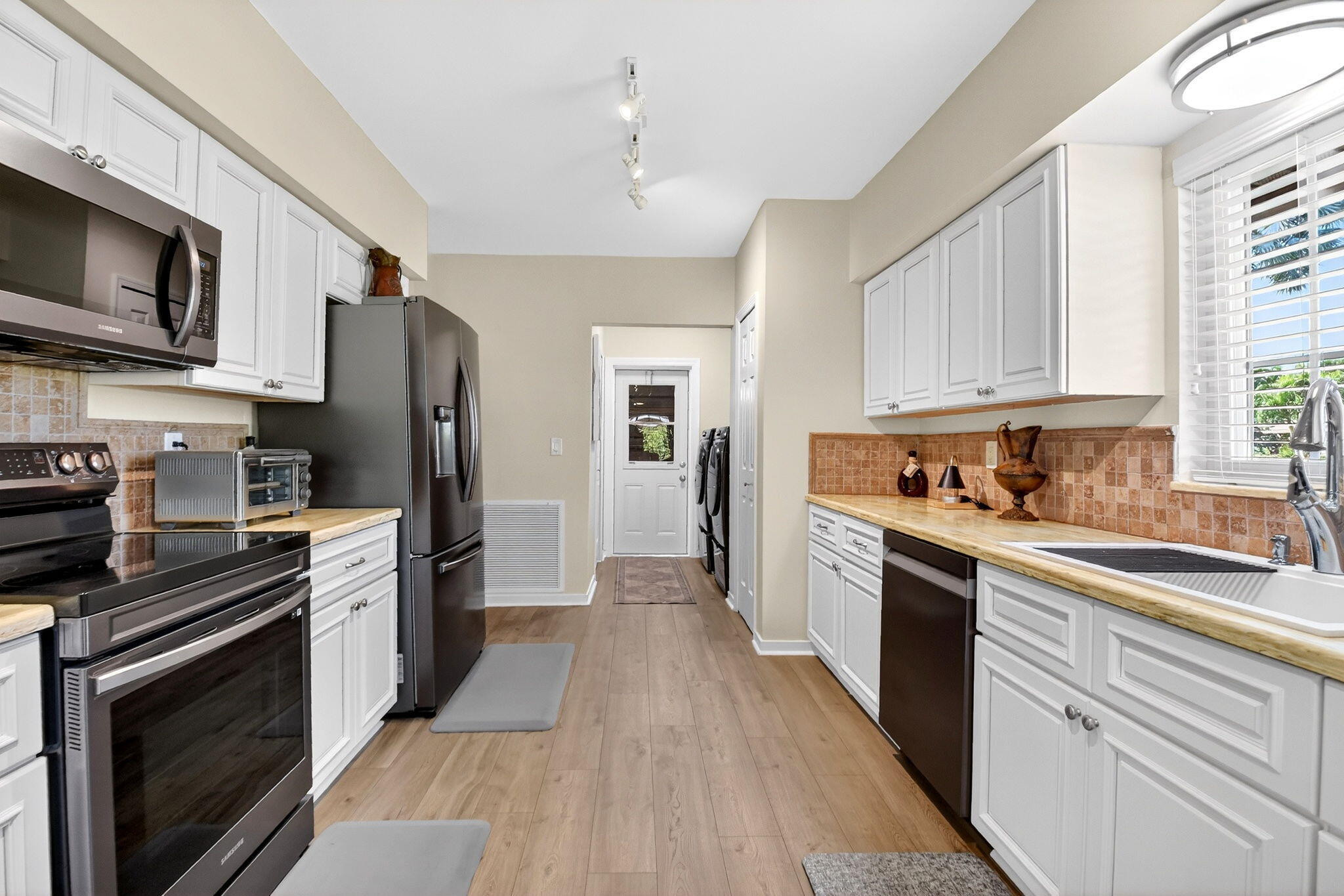 10260 Greentrail Drive N