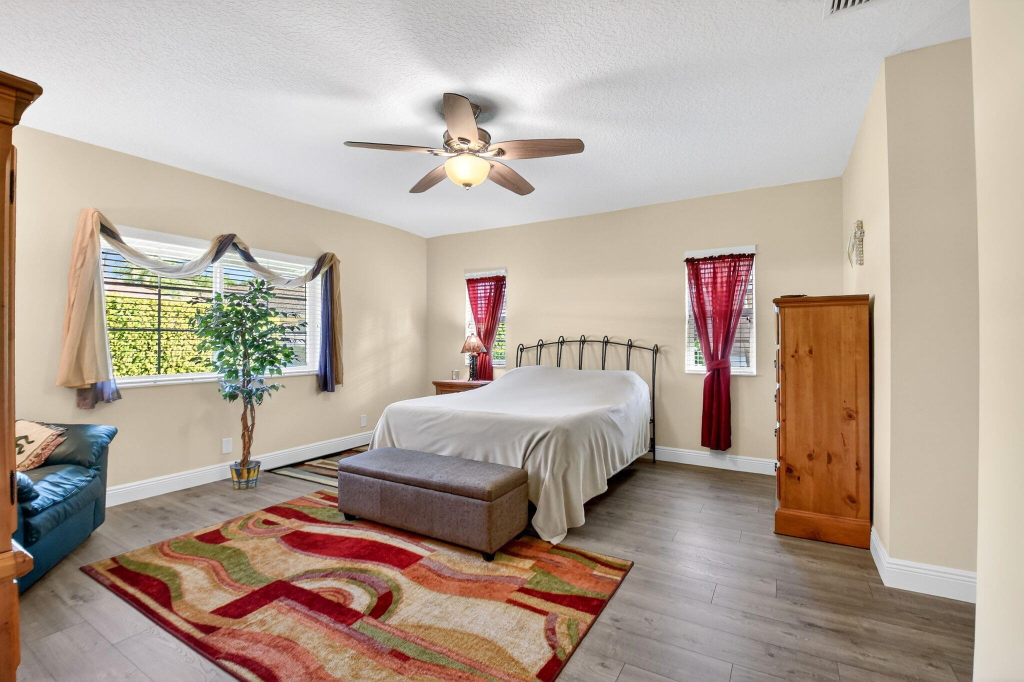 10260 Greentrail Drive N