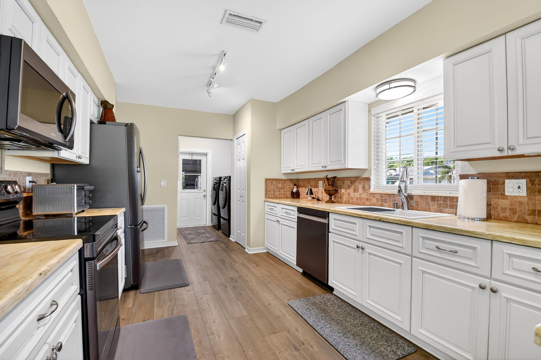 10260 Greentrail Drive N