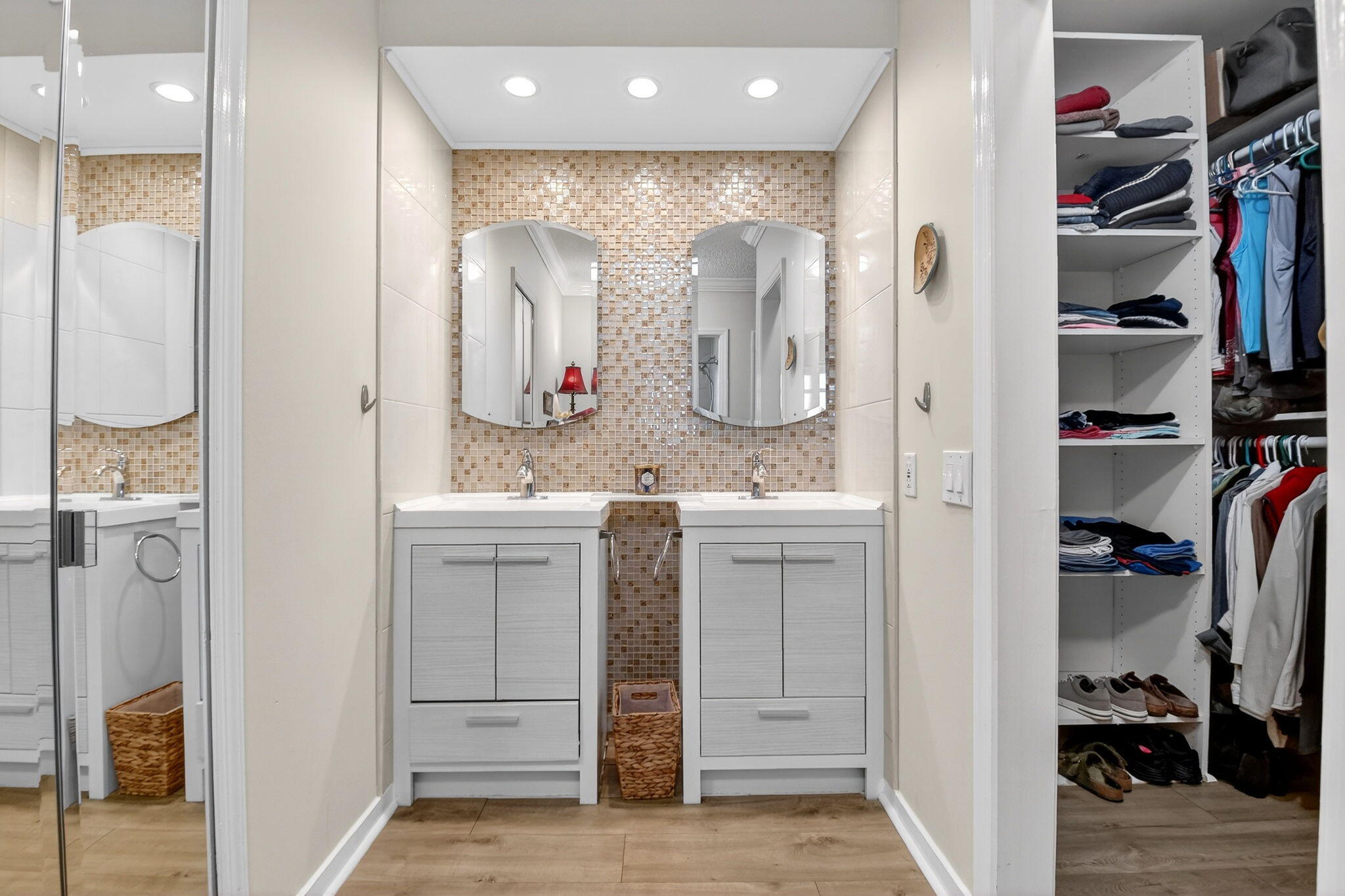 10265 Greentrail Drive N