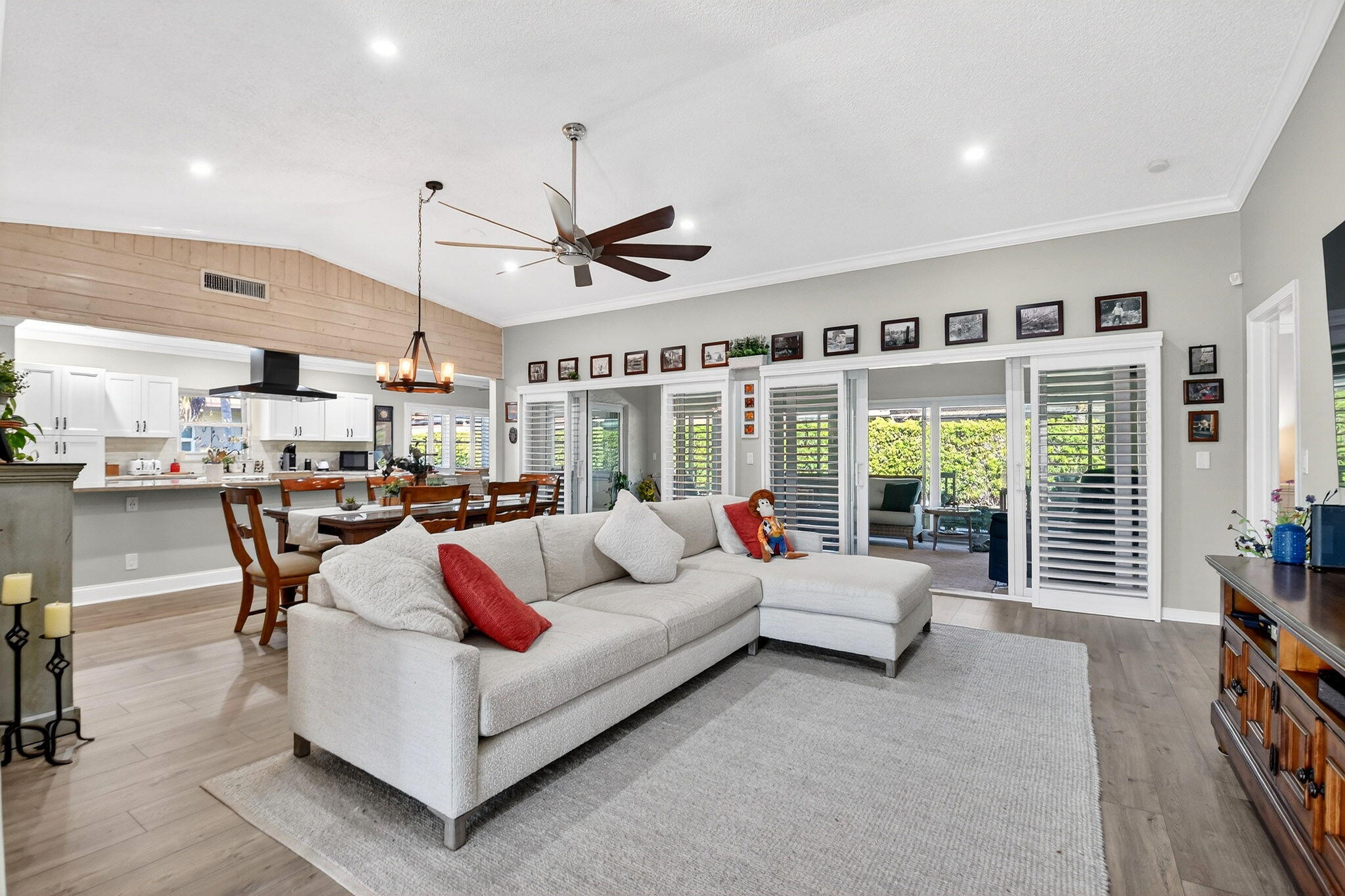 10265 Greentrail Drive N