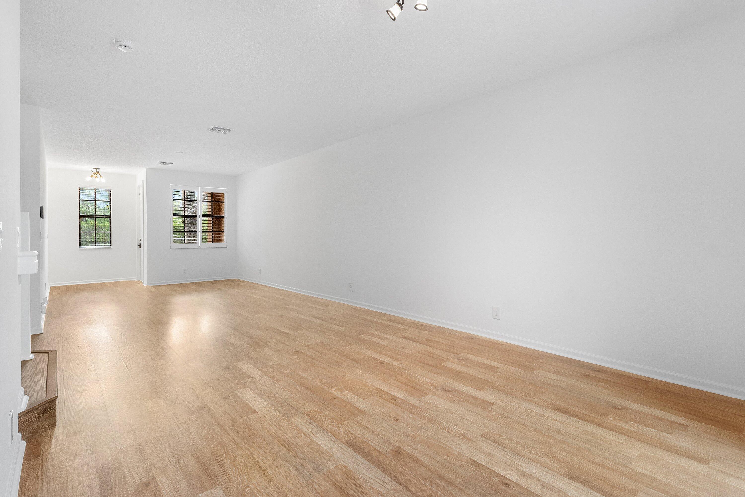 238 E Chrystie Circle