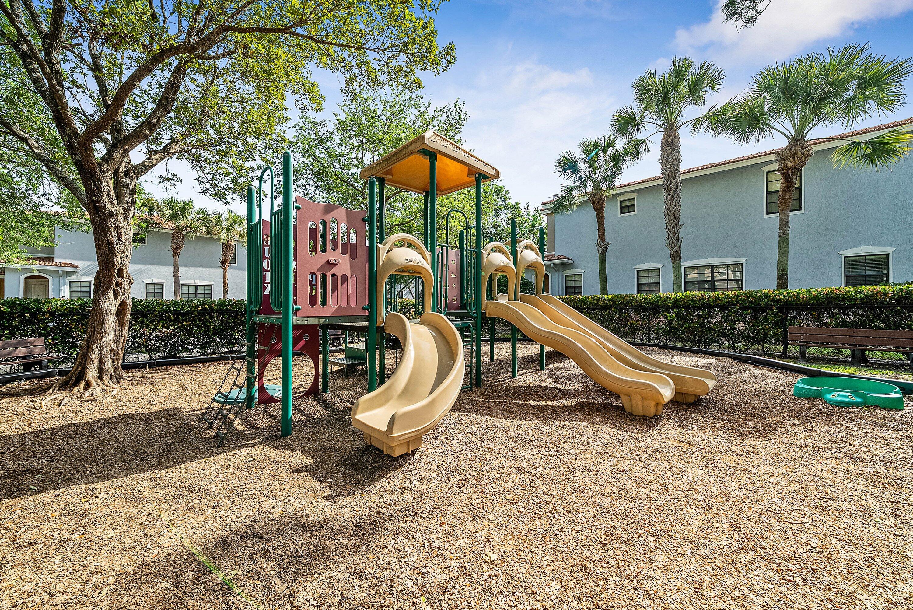 238 E Chrystie Circle