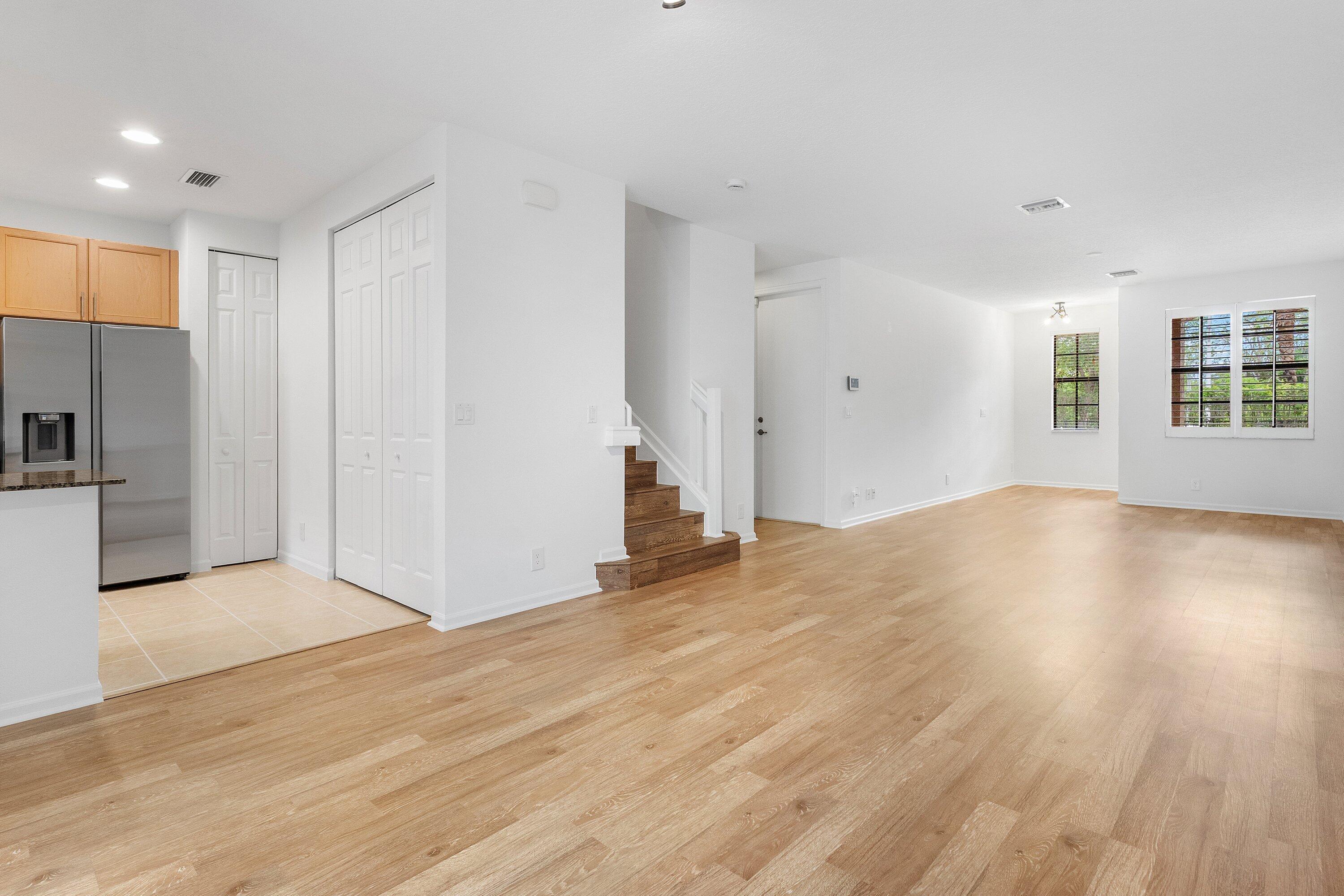 238 E Chrystie Circle