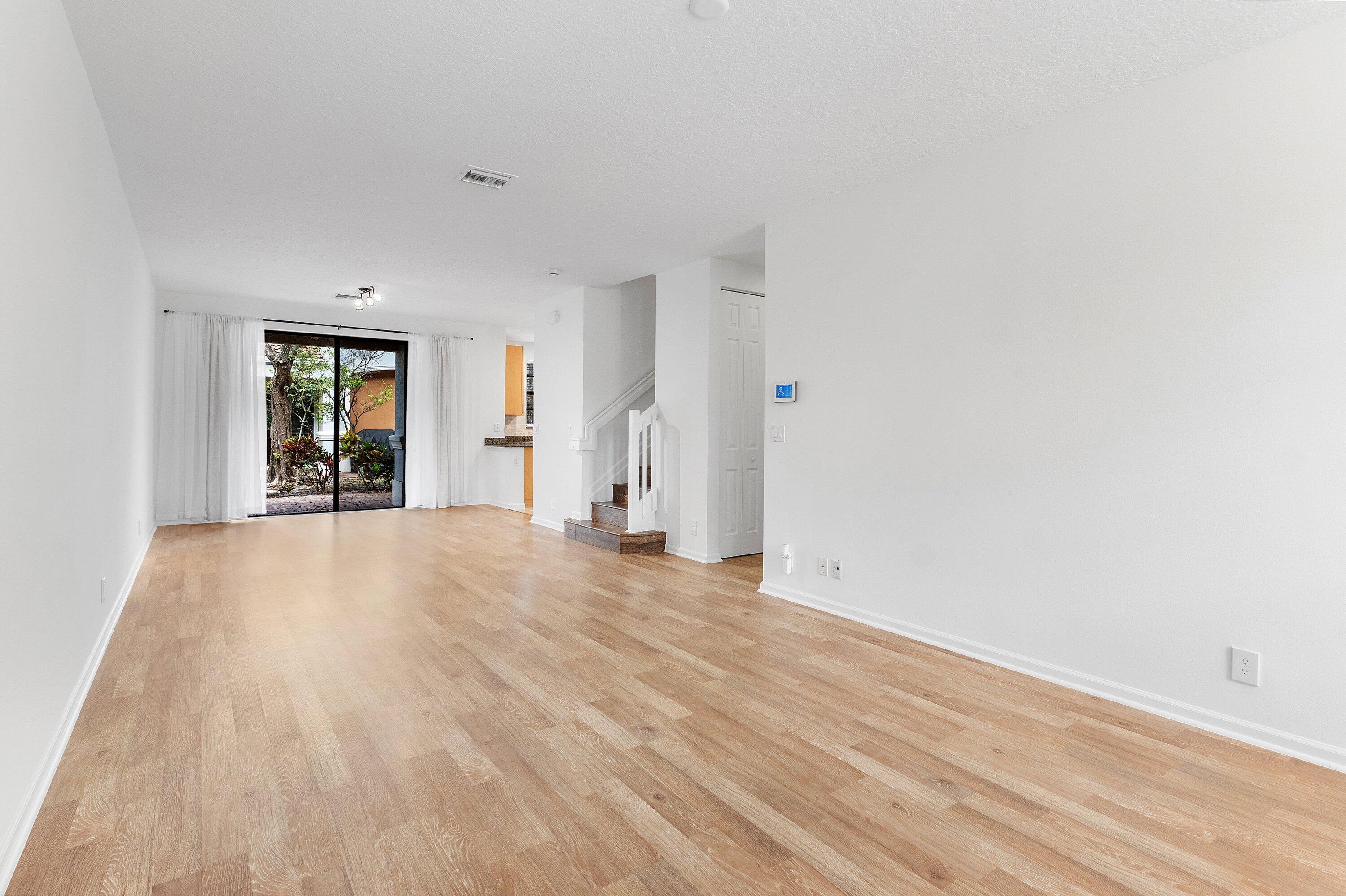 238 E Chrystie Circle