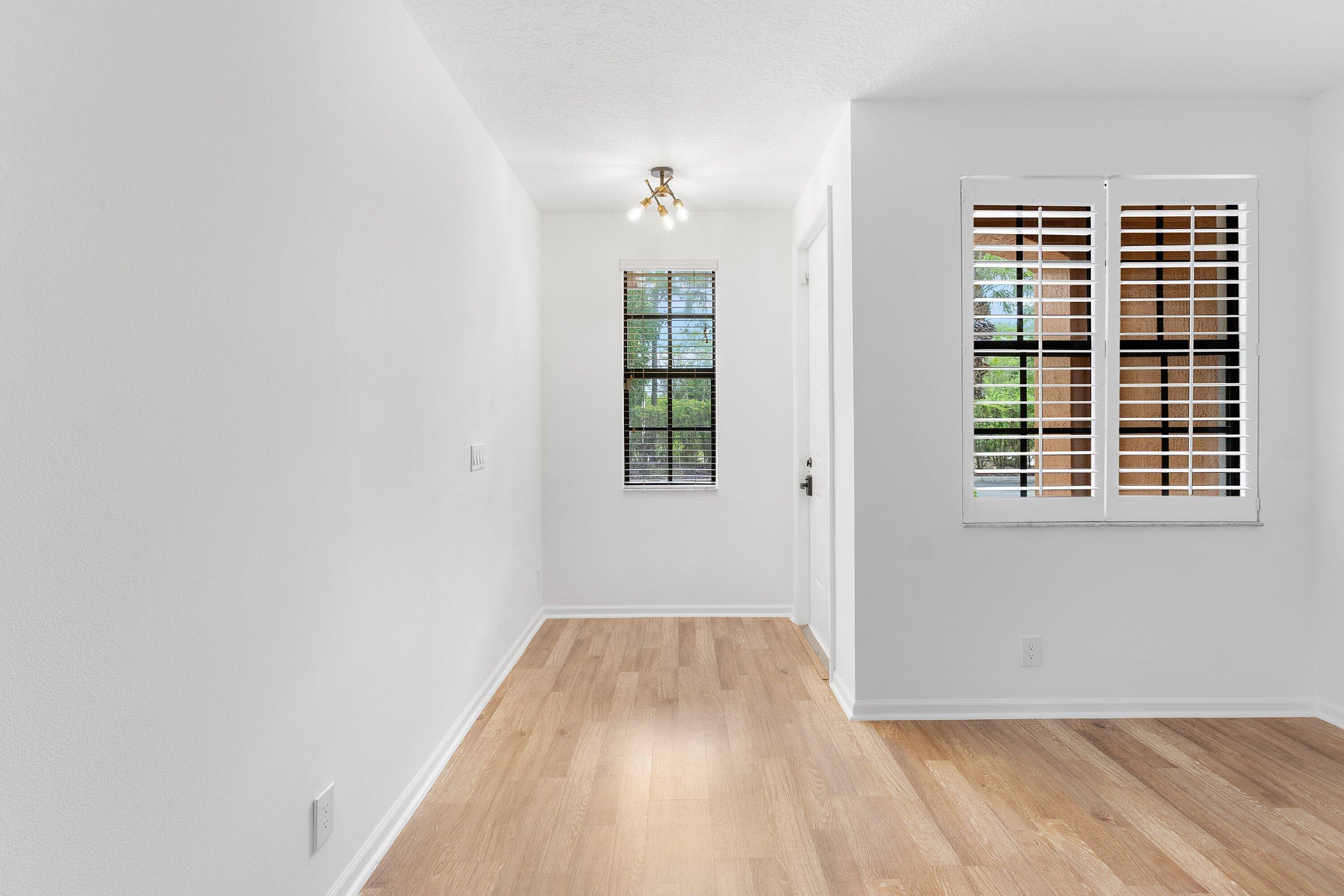 238 E Chrystie Circle