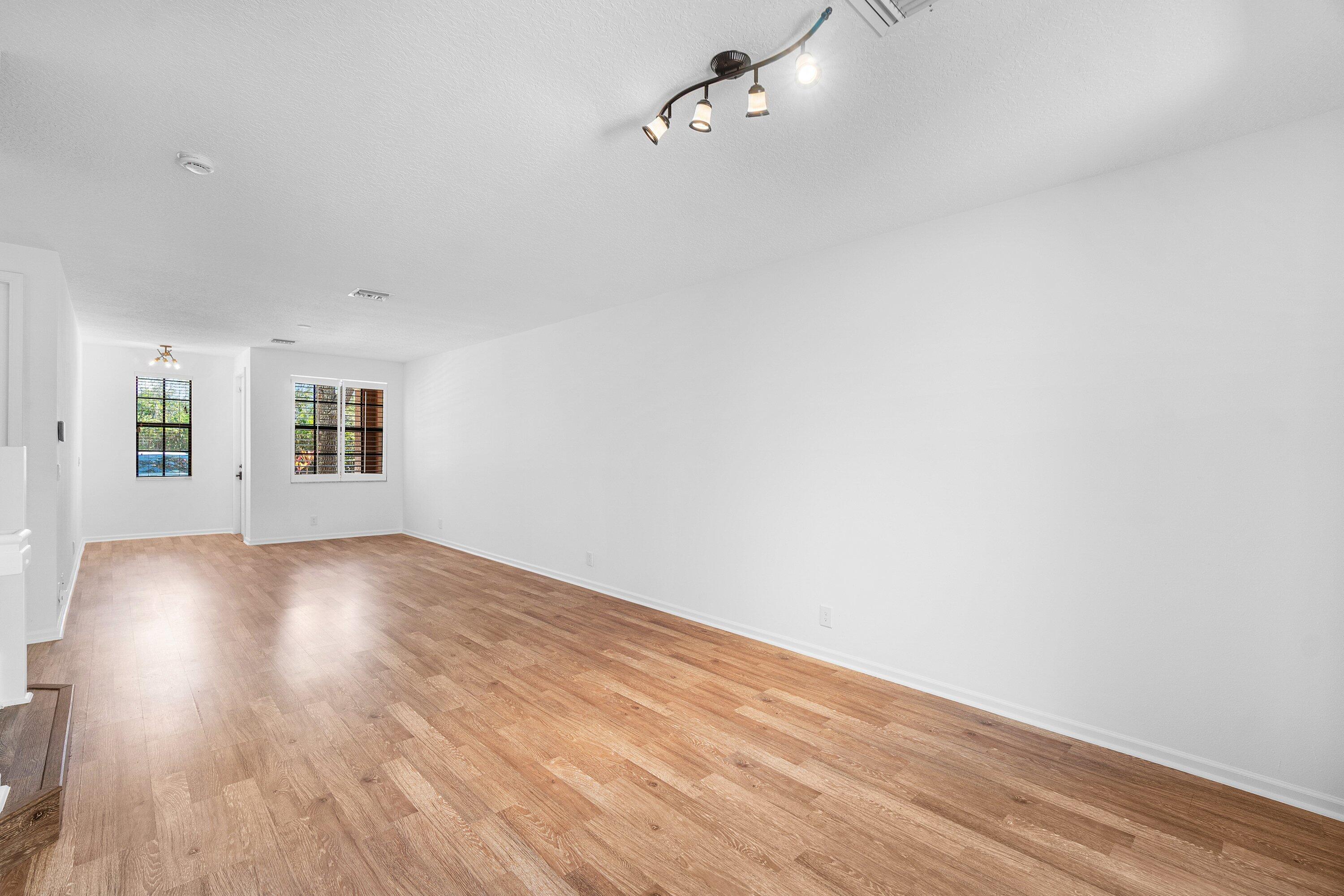 238 E Chrystie Circle