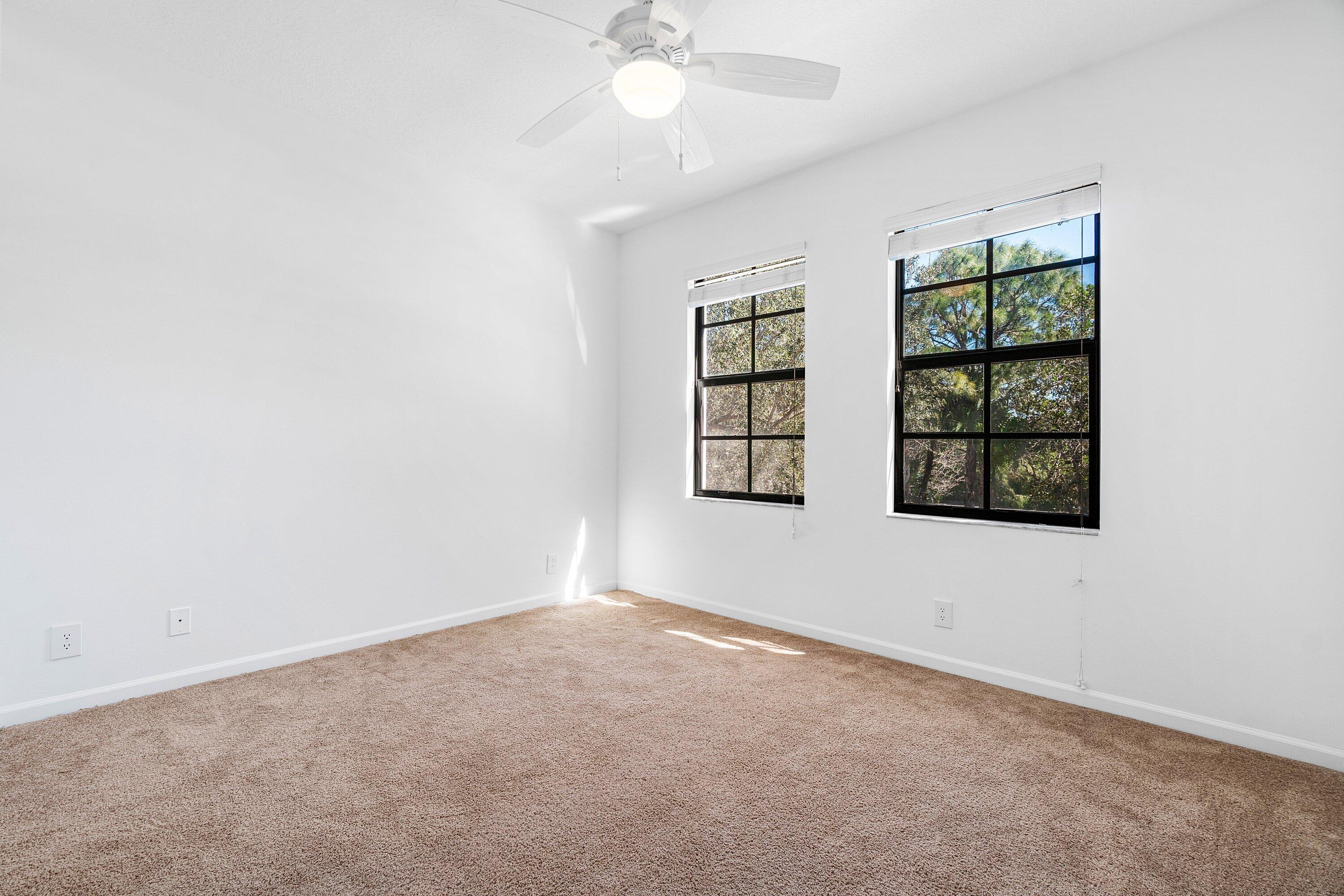 238 E Chrystie Circle