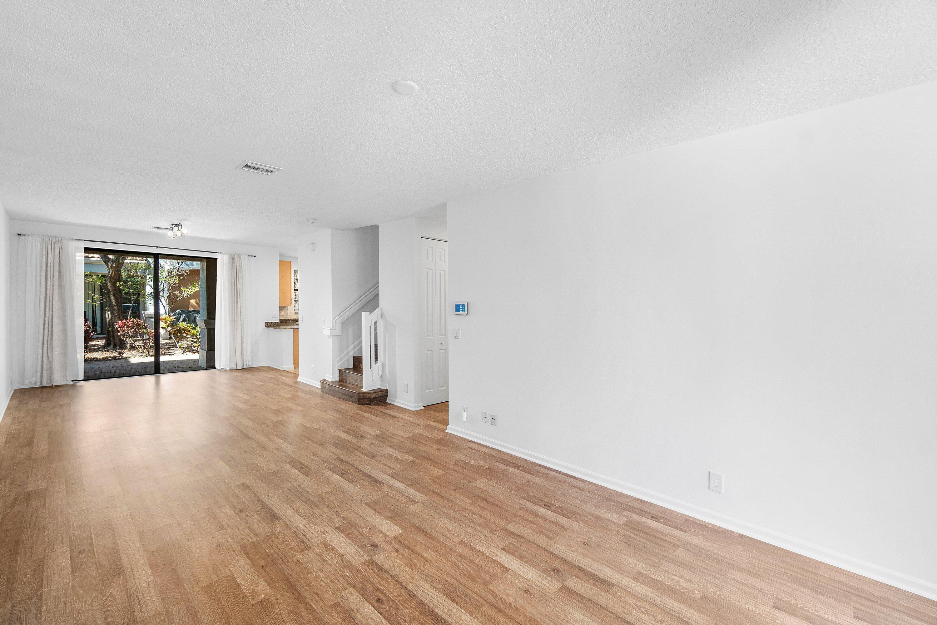 238 E Chrystie Circle