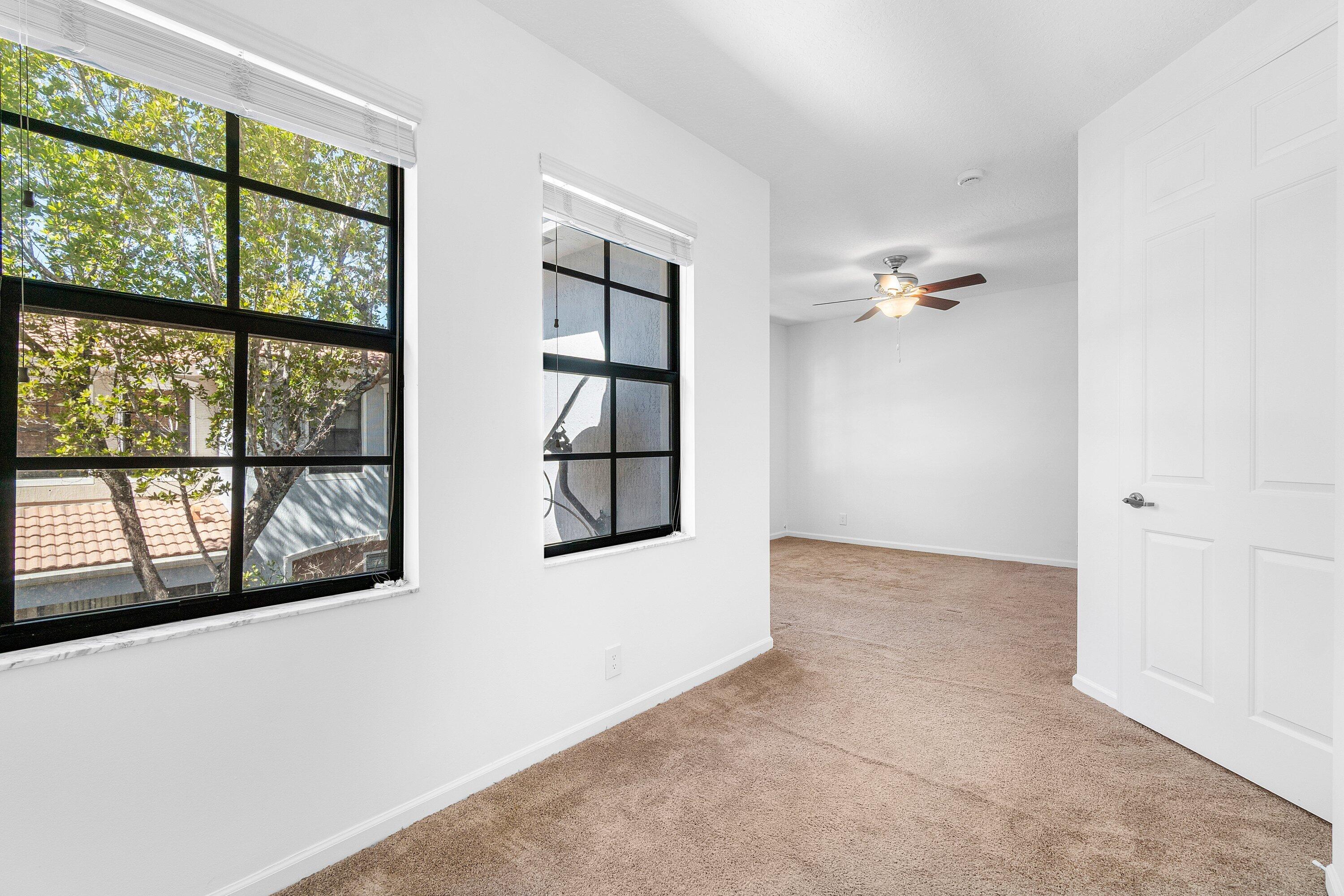 238 E Chrystie Circle