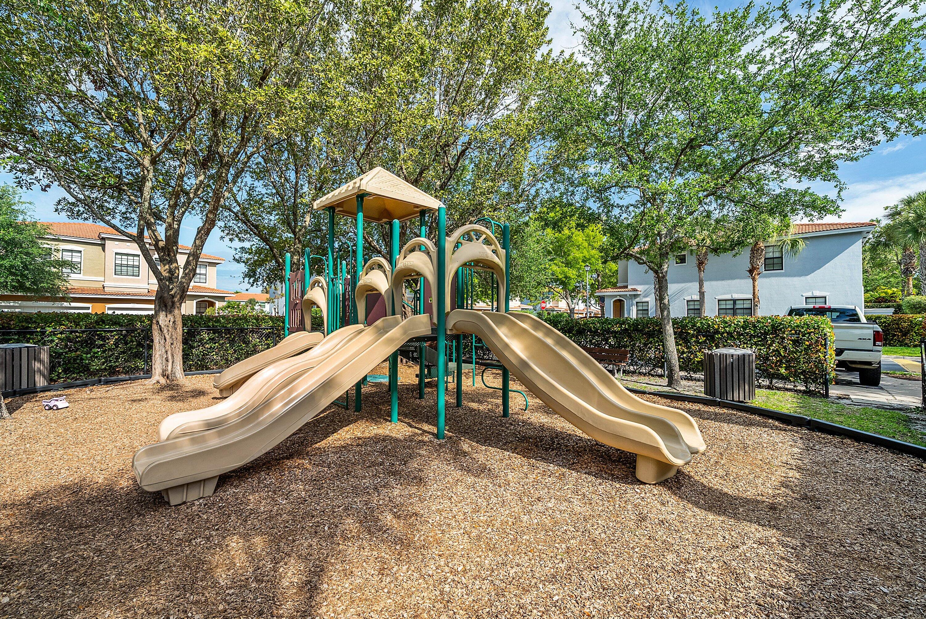 238 E Chrystie Circle