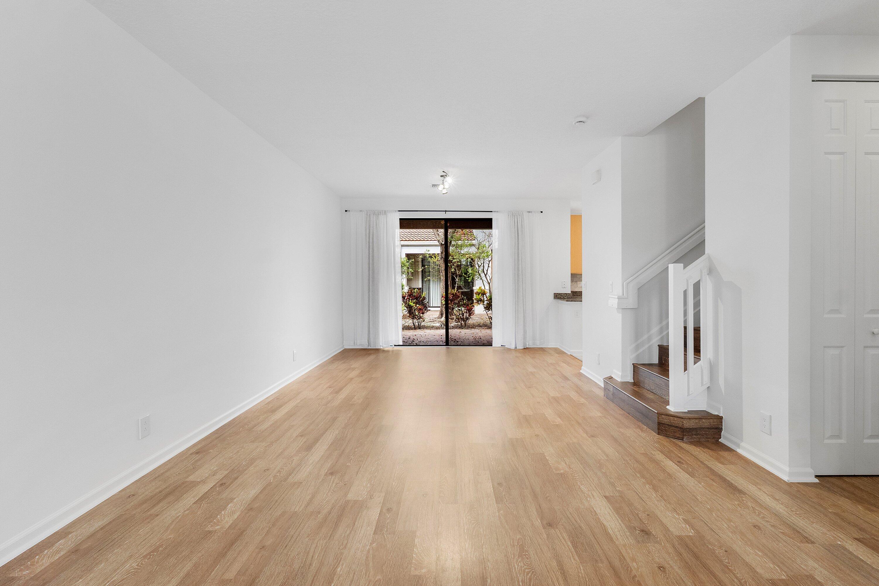 238 E Chrystie Circle