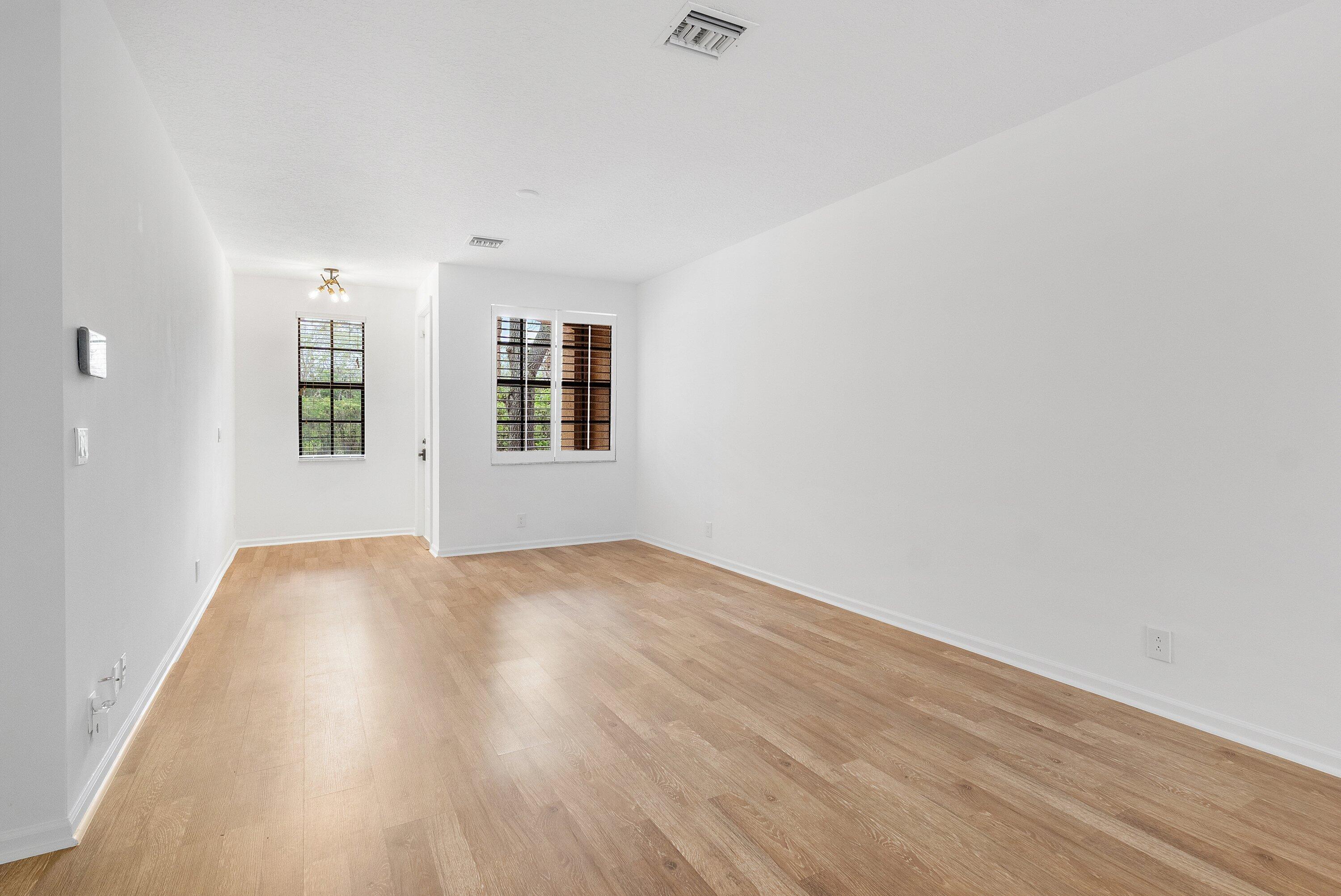 238 E Chrystie Circle