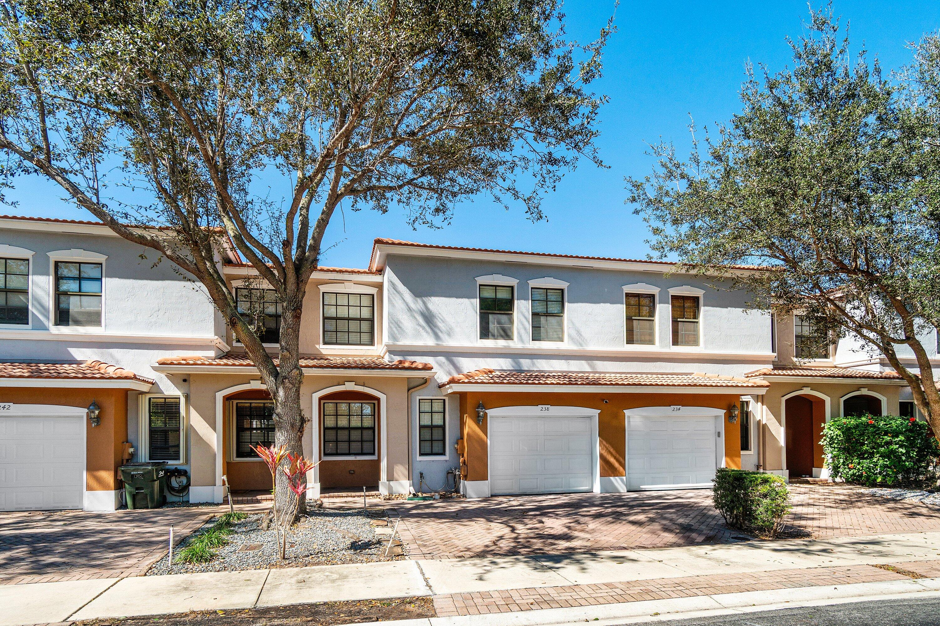 238 E Chrystie Circle