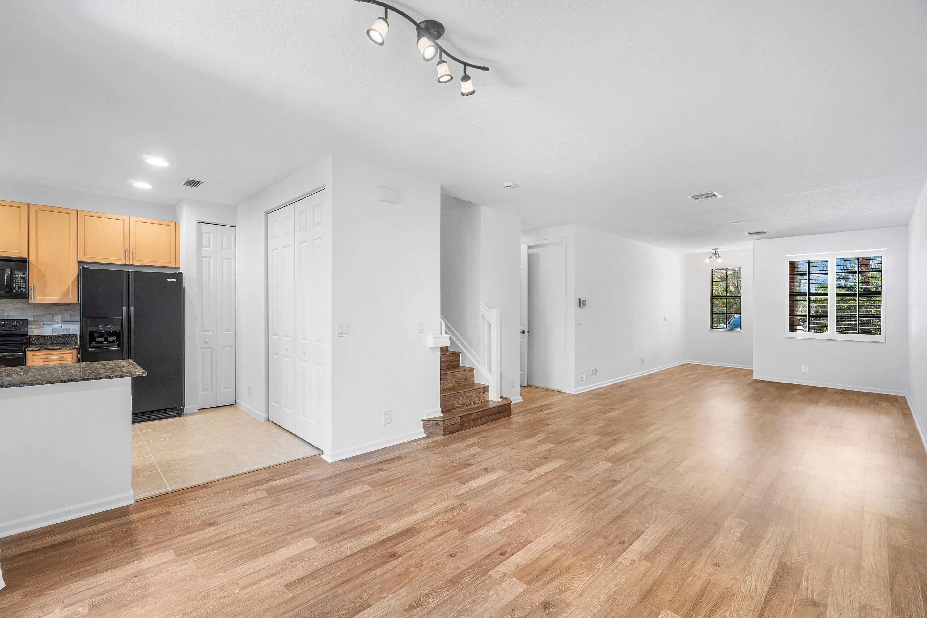 238 E Chrystie Circle