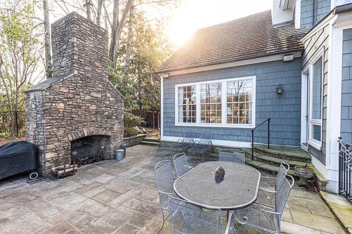 2945 Paces Lake Drive