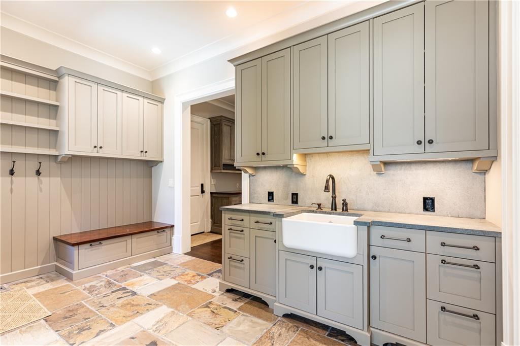 4266 Paces Ferry Road SE