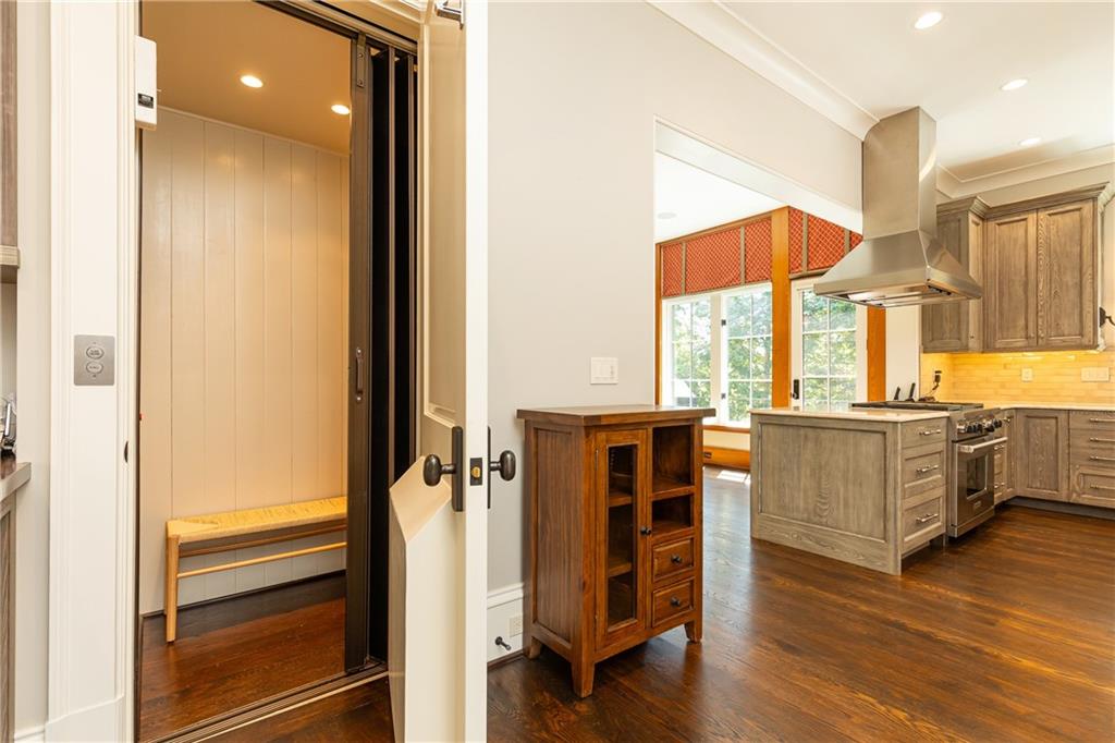 4266 Paces Ferry Road SE