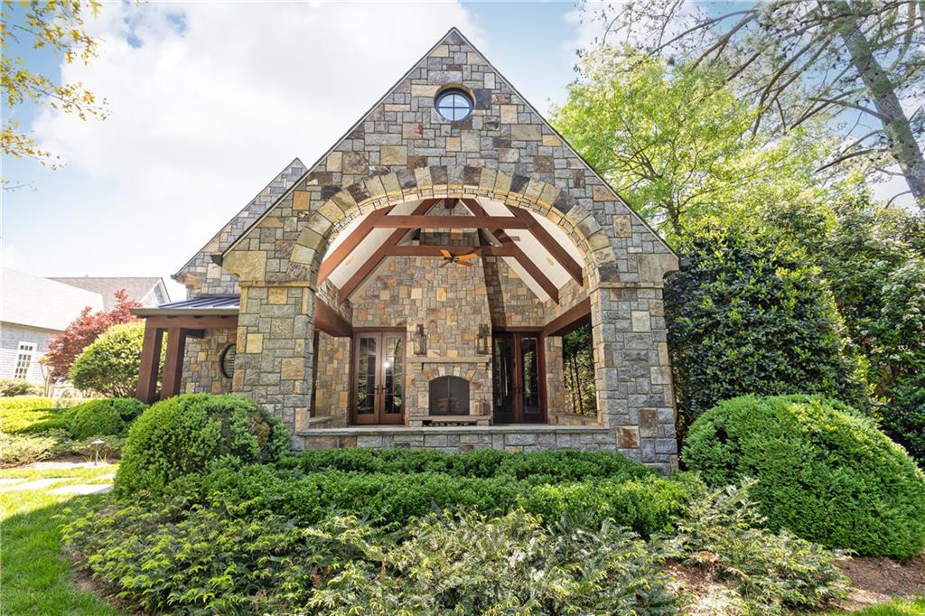 4266 Paces Ferry Road SE