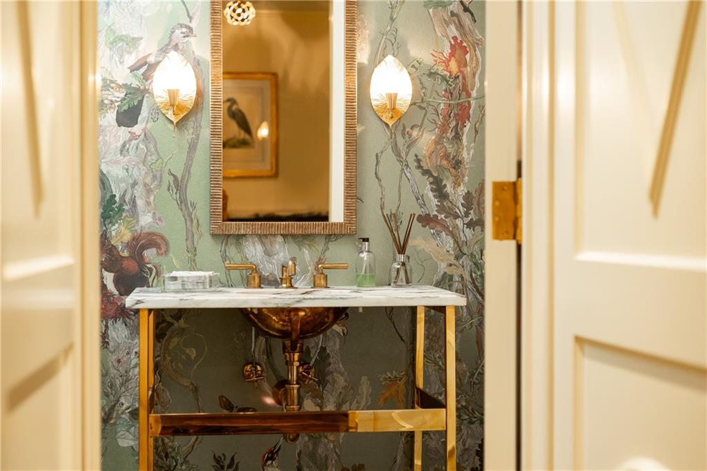 2363 Montview Drive NW