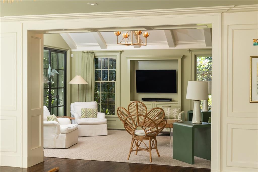 2363 Montview Drive NW