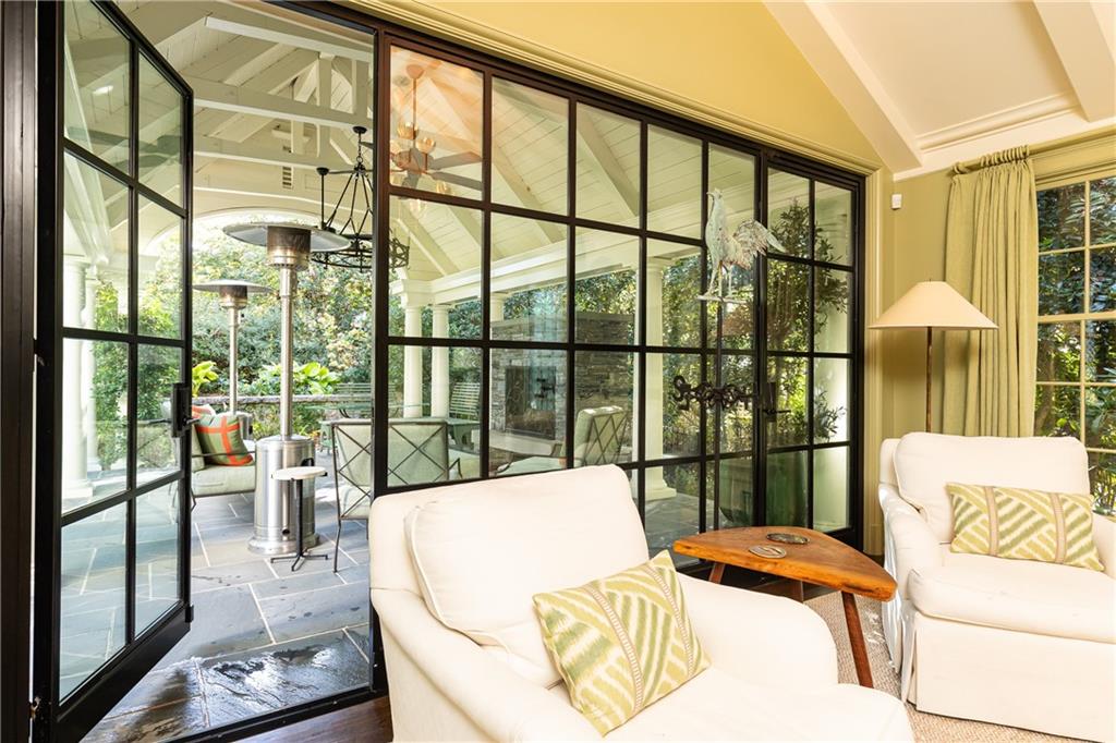 2363 Montview Drive NW