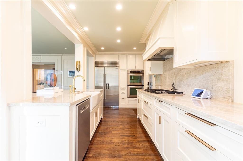 2363 Montview Drive NW