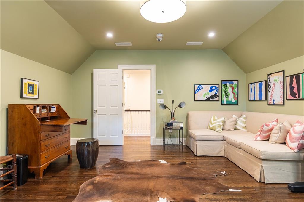 2363 Montview Drive NW