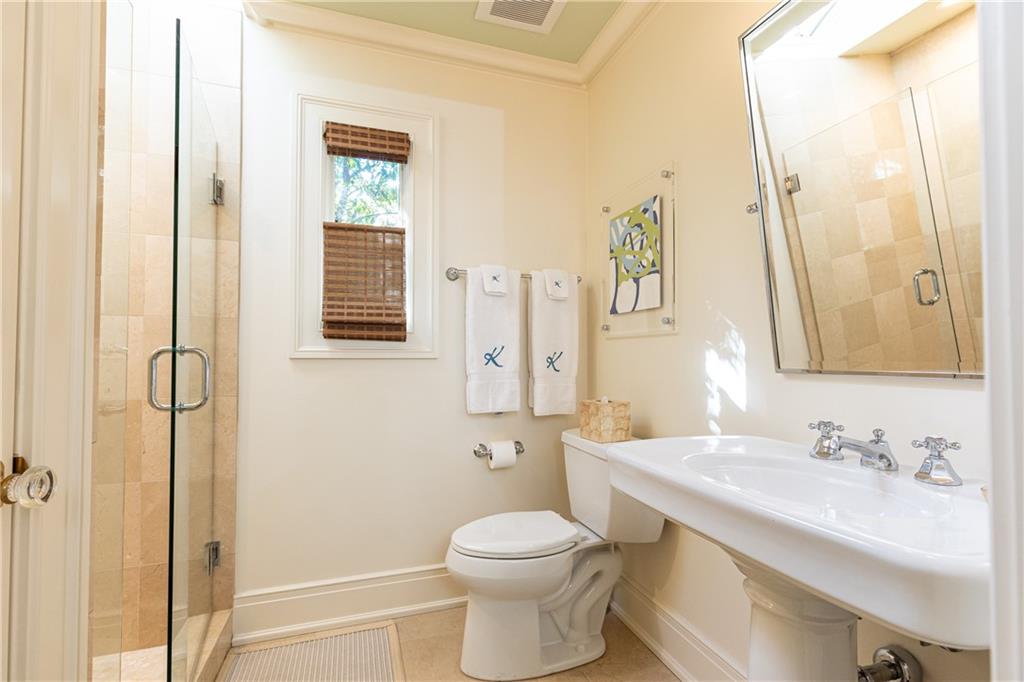 2363 Montview Drive NW