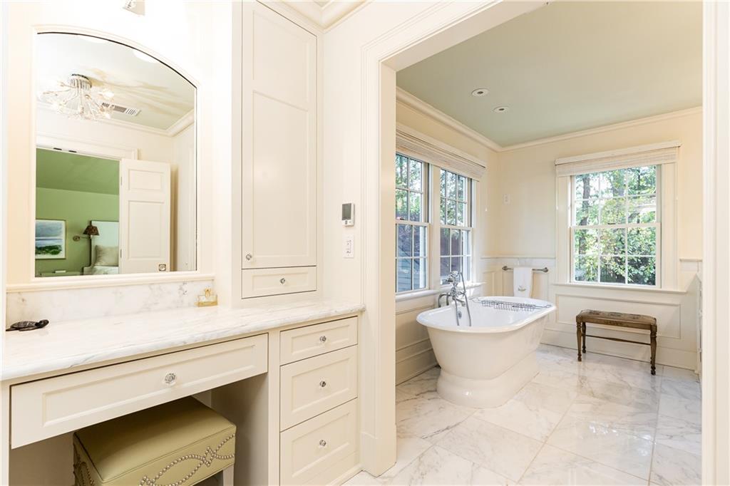 2363 Montview Drive NW