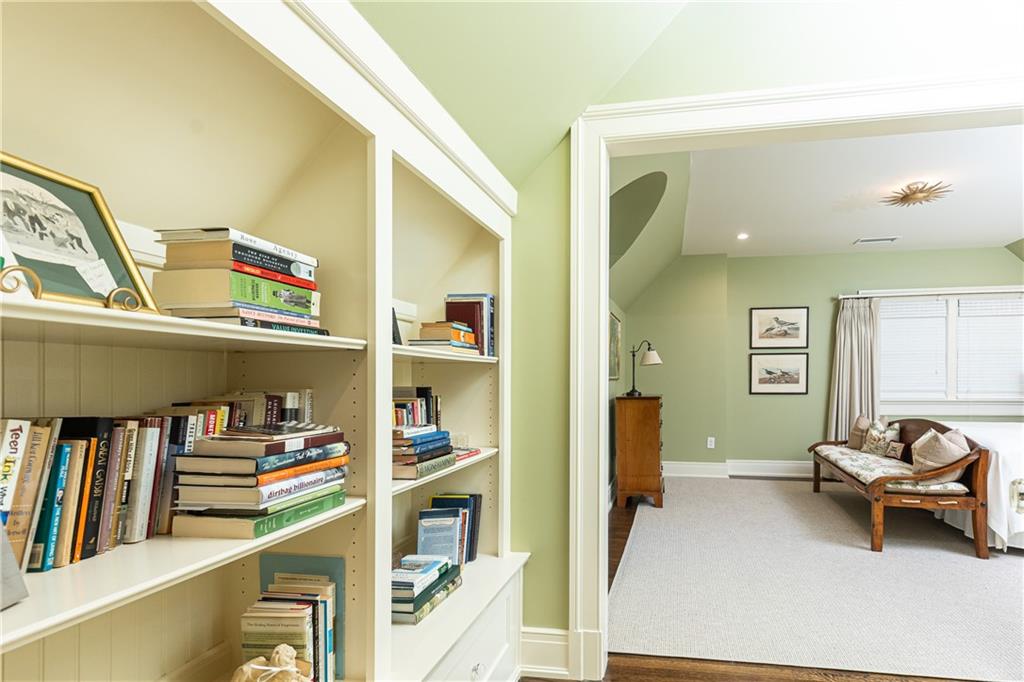 2363 Montview Drive NW