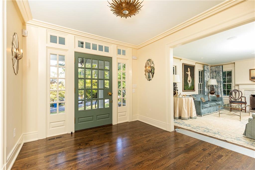 2363 Montview Drive NW