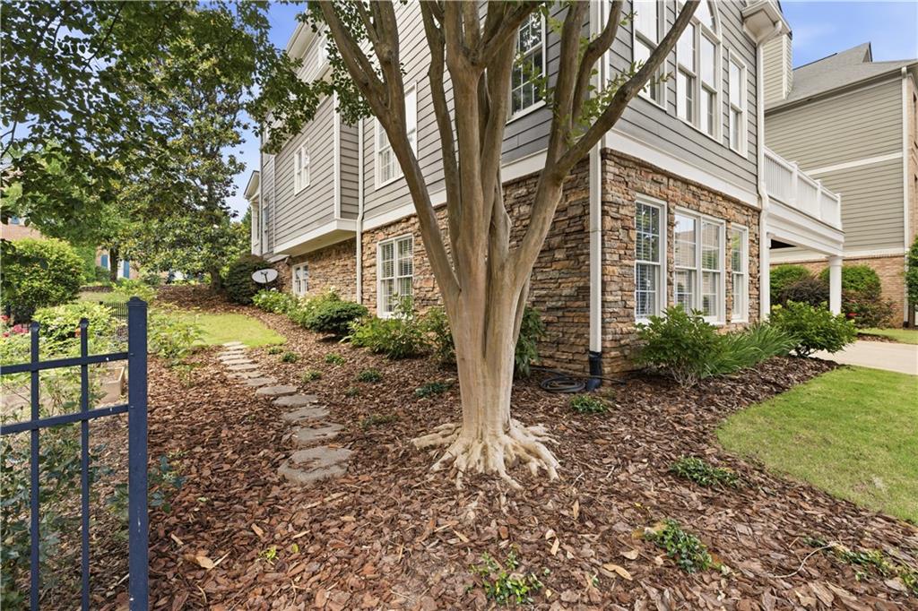 2128 Lucerne Lane