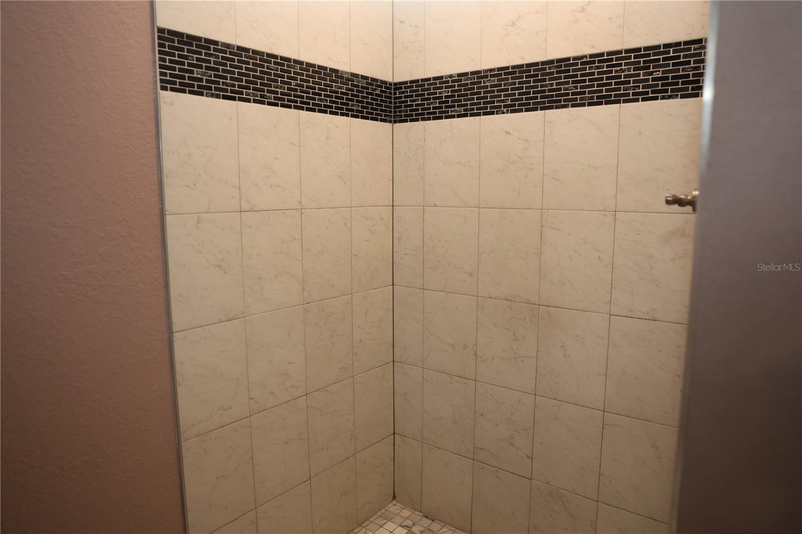 27 WALNUT PL
