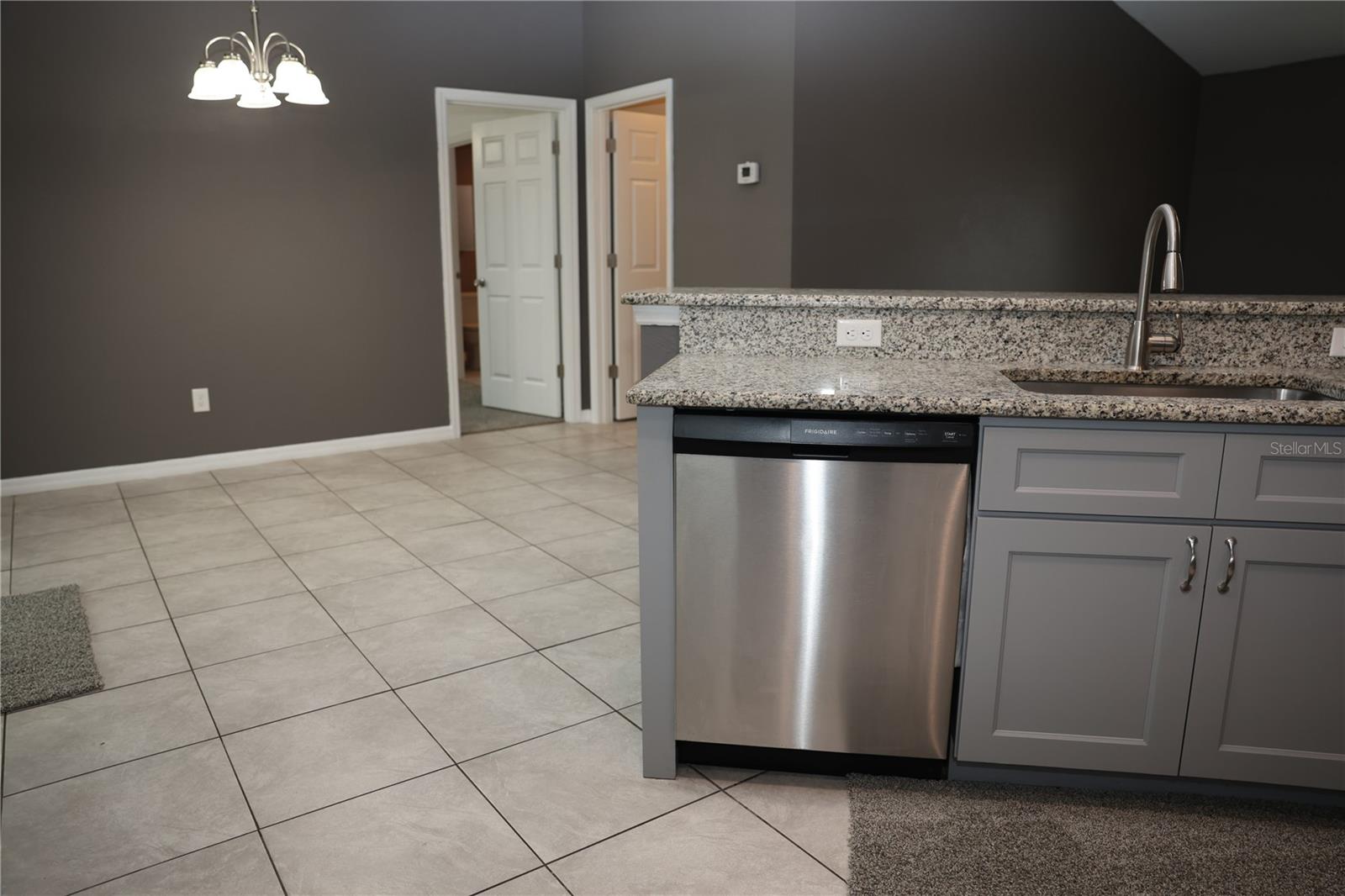 27 WALNUT PL
