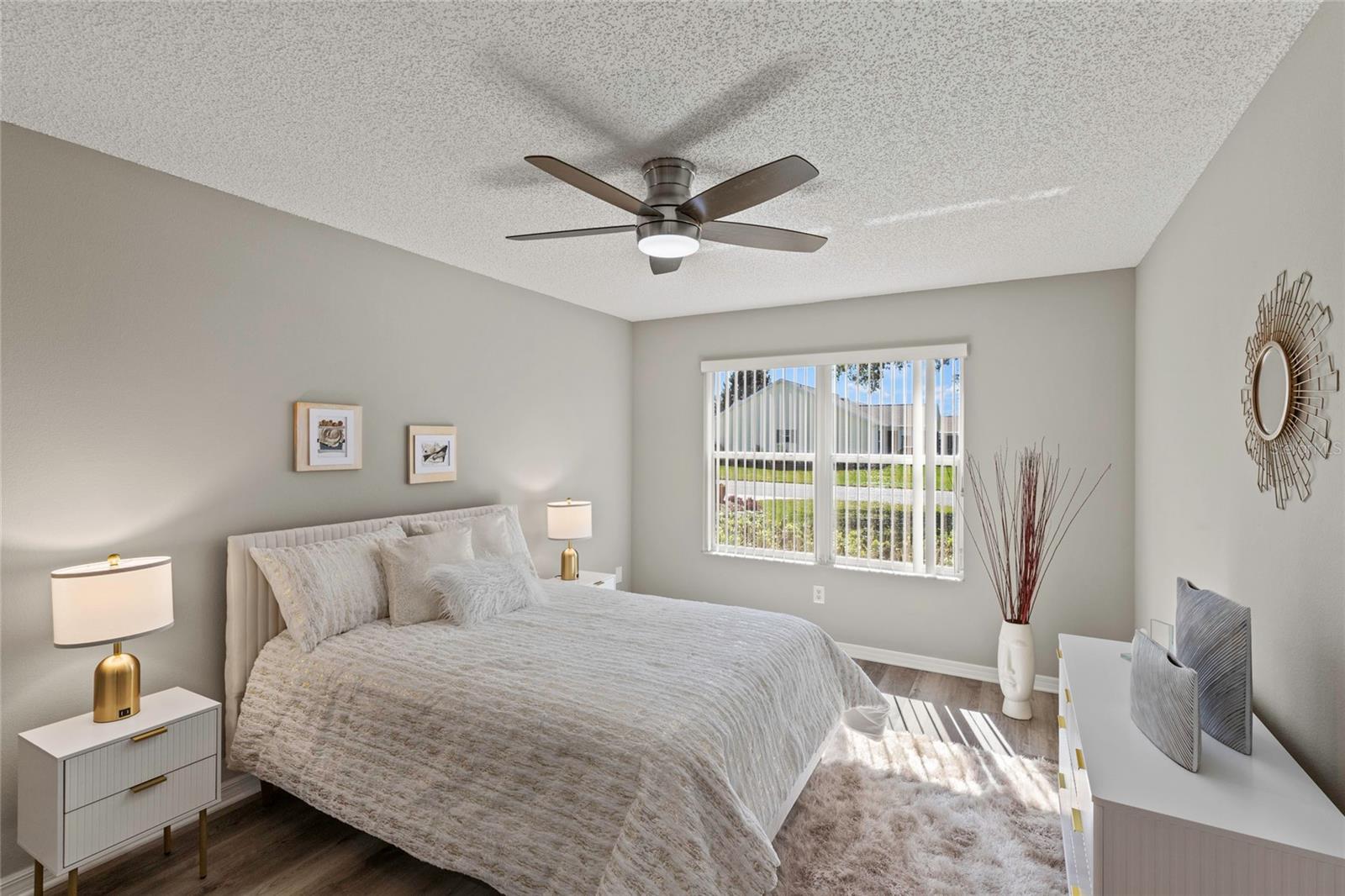 936 WALKER LOOP