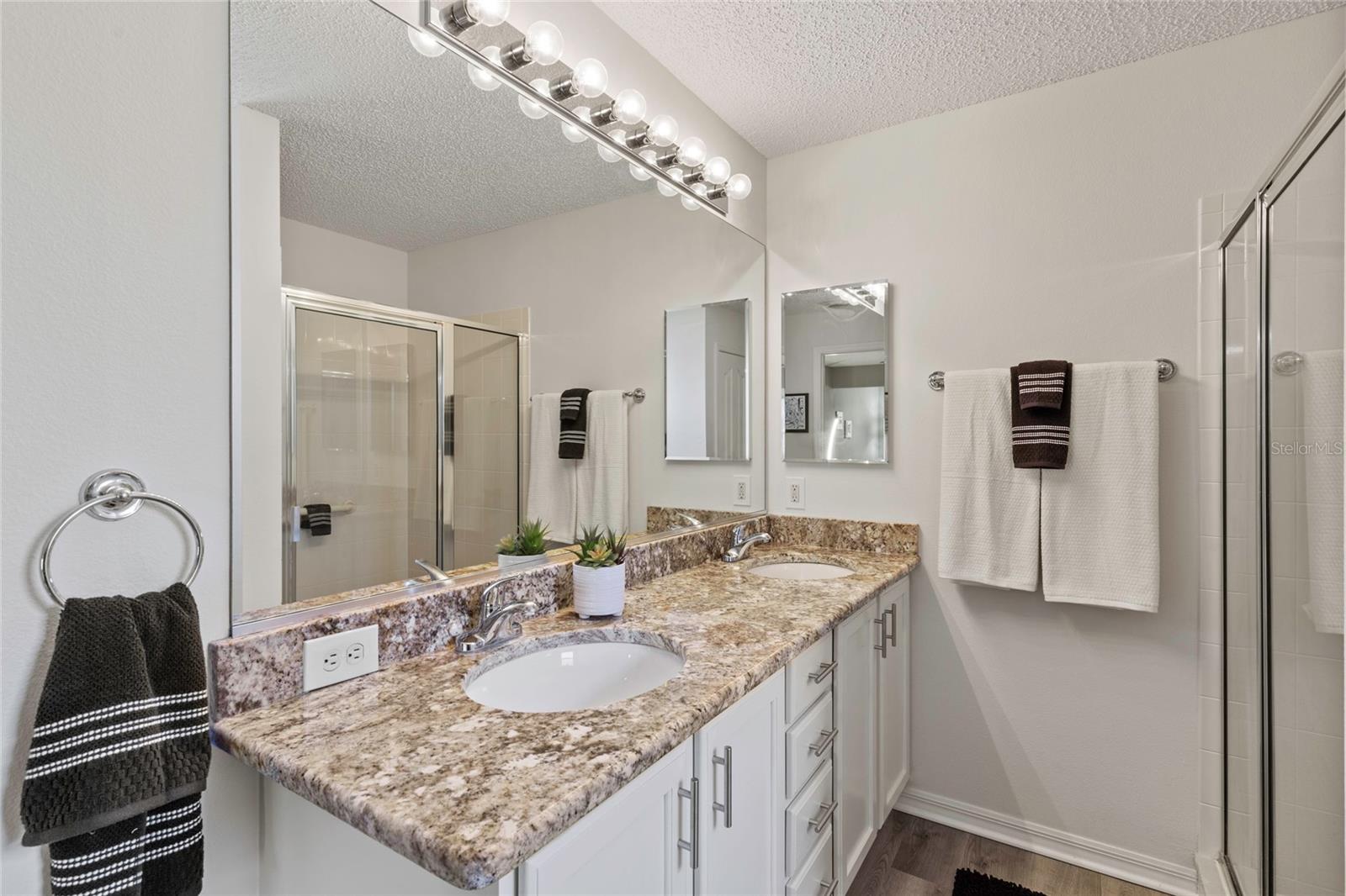 936 WALKER LOOP
