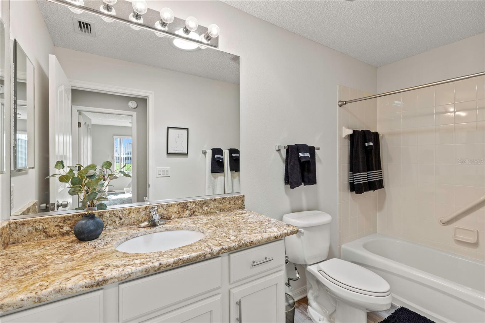 936 WALKER LOOP