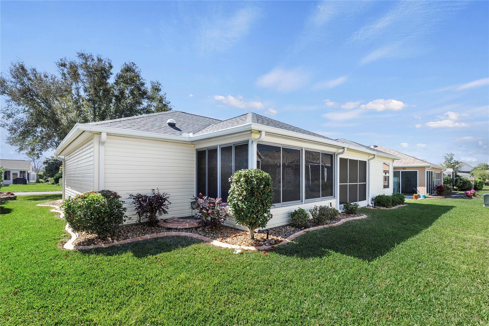 936 WALKER LOOP