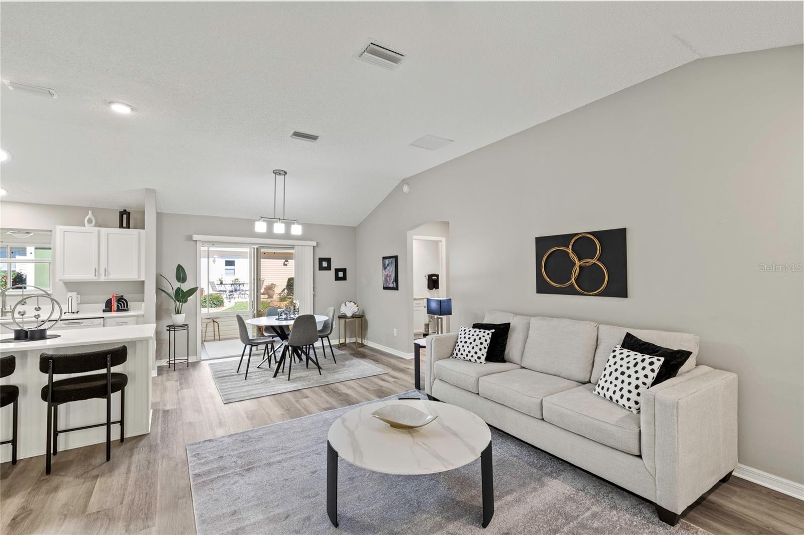 936 WALKER LOOP