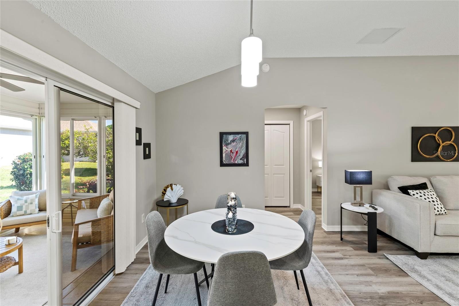 936 WALKER LOOP